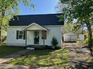 207 White Row Ave, Gideon, MO 63848