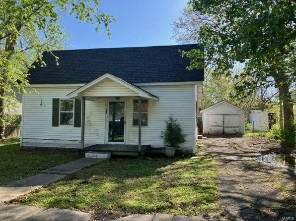 207 White Row Ave, Gideon, MO 63848