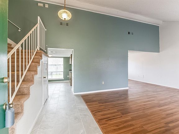 4th image of 1926 Pear Creek Cir