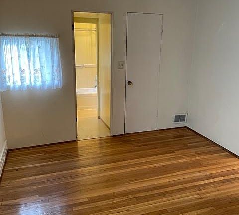 3rd image of 518 N Yakima Ave