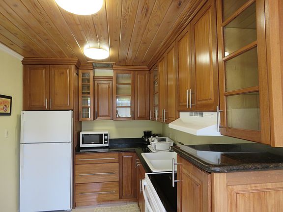 Kitchen, granite counters