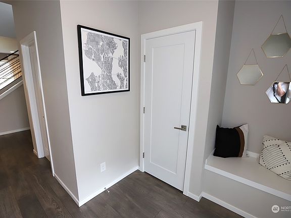 3rd image of 25421 158th Avenue SE