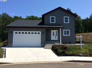 195 W Flangas Ave, Roseburg, OR 97471