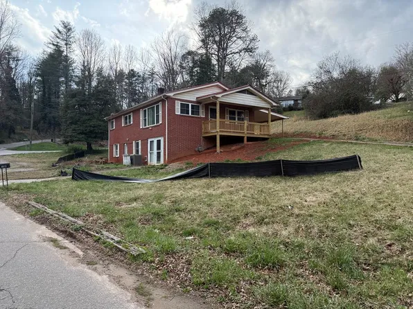 51 Riverview Hts, Franklin, NC 28734
