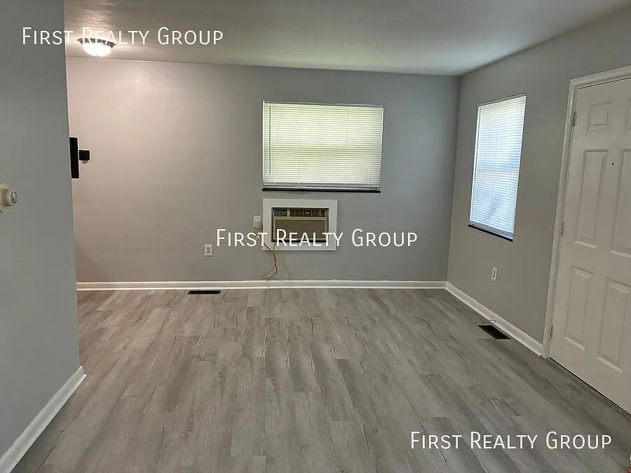 1 Bedroom 1 Bath Garden Walk-up Apartment in Dayton. Move in Ready! — Photo 3