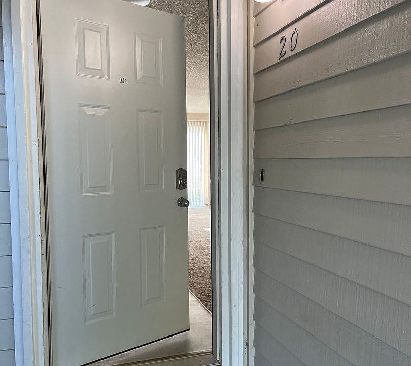 1st image of 328 91st Ave NE #20