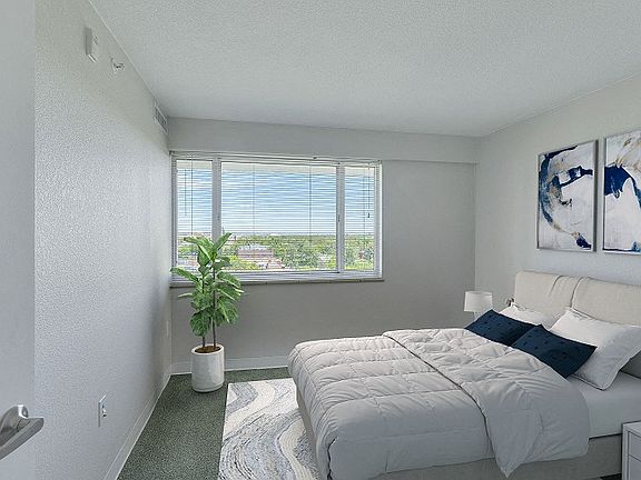 4th image of 1375 N High St APT 902