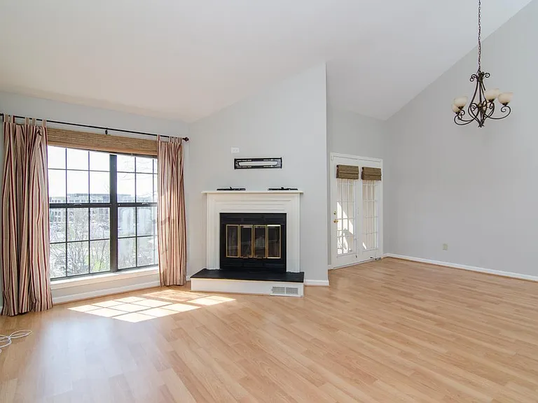 254 Glenstone Cir — Photo 3