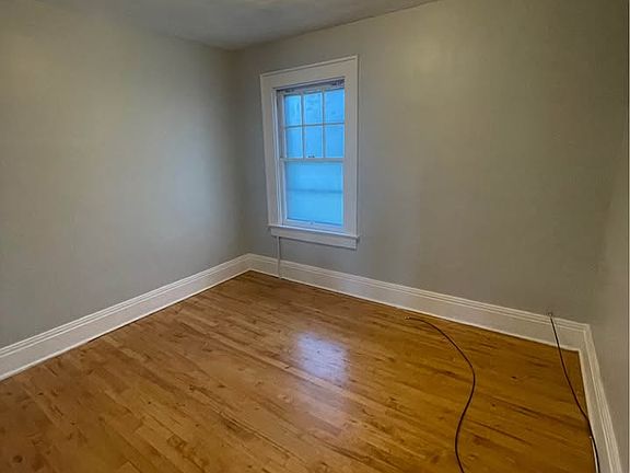 5th image of 310 Hixson Ave #1