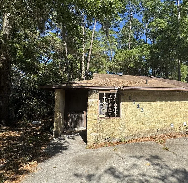2 bed, 1.0 bath, 790 sqft, $1,050 — Photo 1