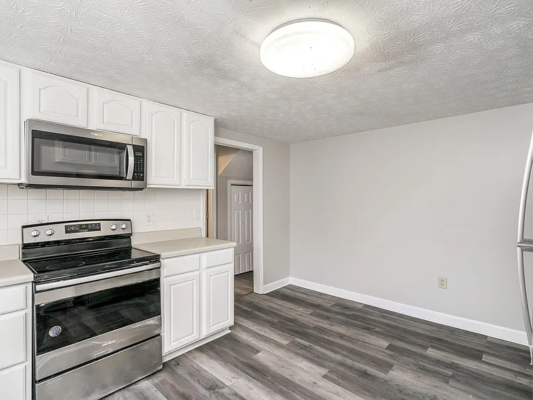 9907 Donovan Ln — Photo 11