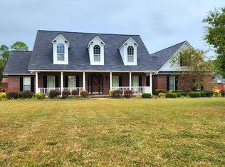 358 Berry Dr, Broxton, GA 31519
