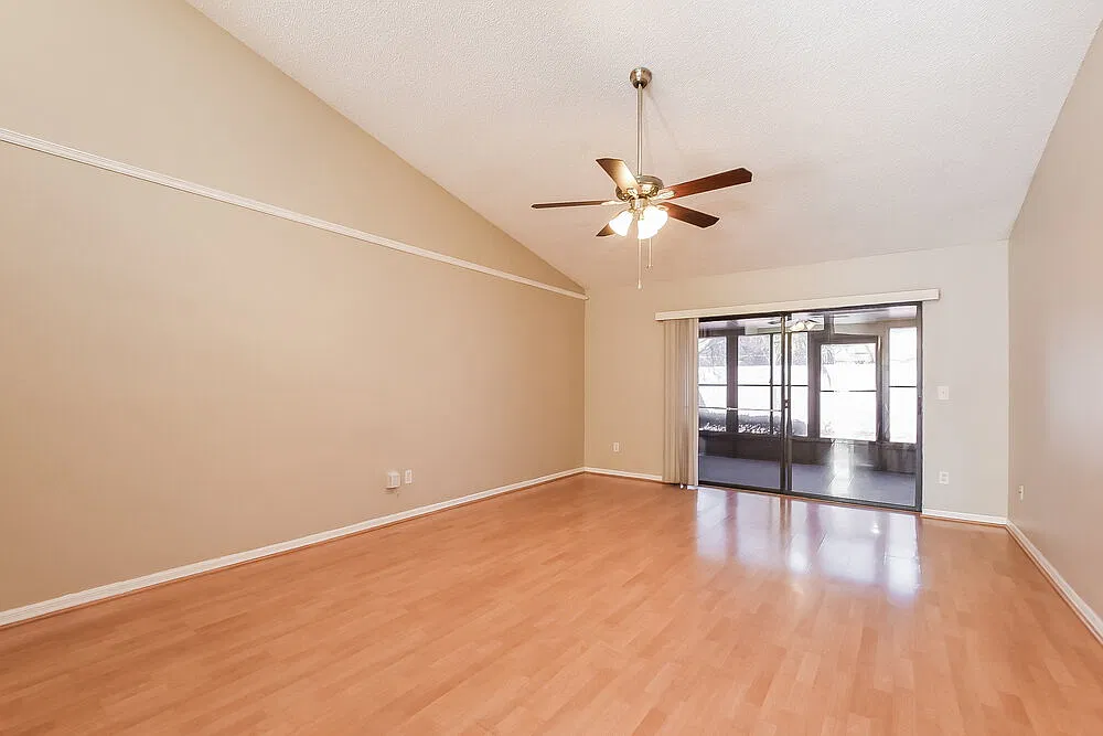 3 bed, 2.0 bath, 1400 sqft, $3,060 — Photo 3