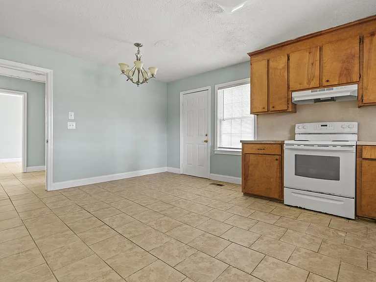 172 S Aiken Dr — Photo 17