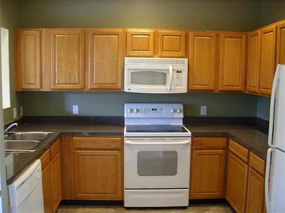4th image of 137 Lowell Ct