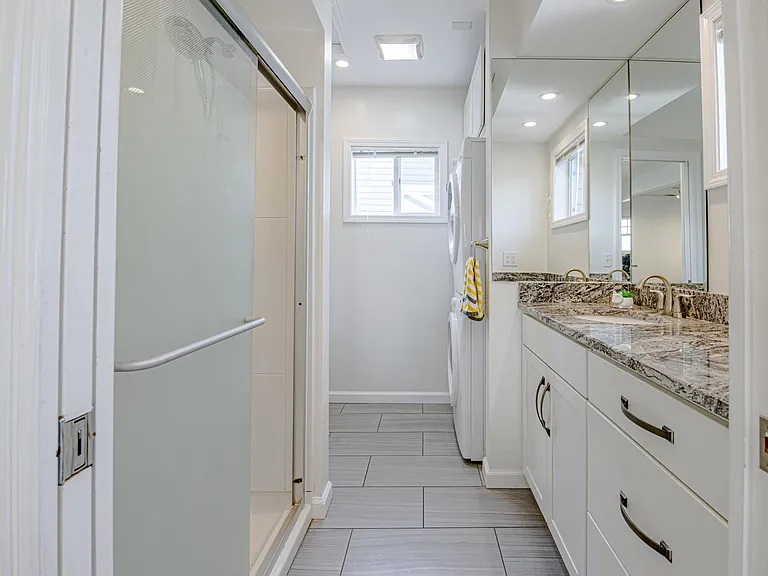 114 Mull Ave — Photo 20