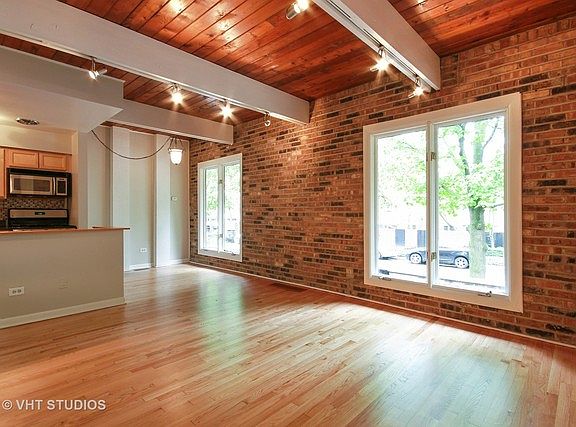 2nd image of 1846 N Hudson Ave Unit A