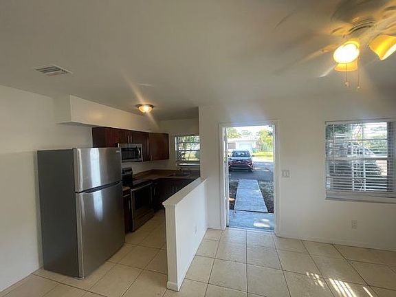 5th image of 2524 W Lemon St APT A