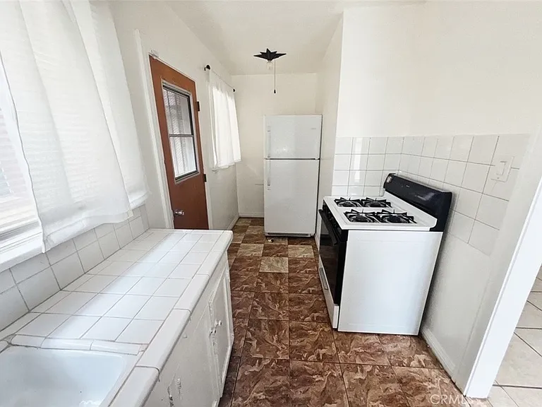 139 E 3rd Ave — Photo 7