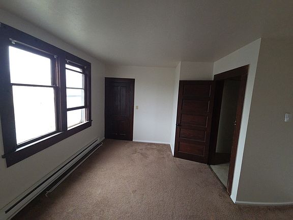 5th image of 611 W 1st St #3