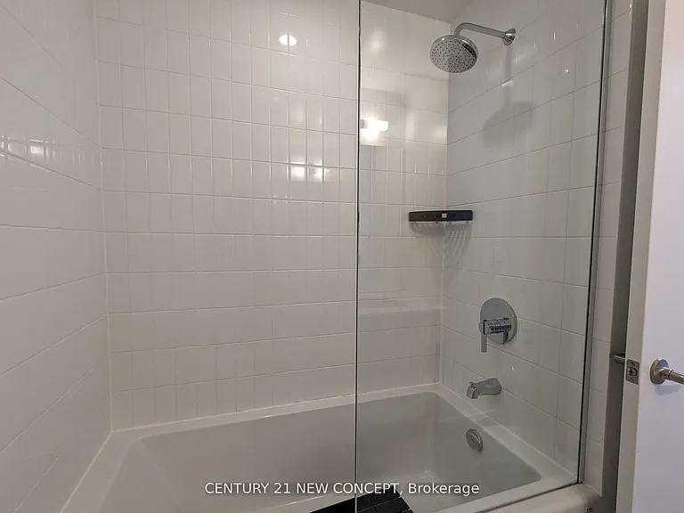 210 Simcoe St #613 — Photo 6