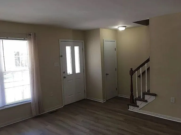 820 Catherine St — Photo 6