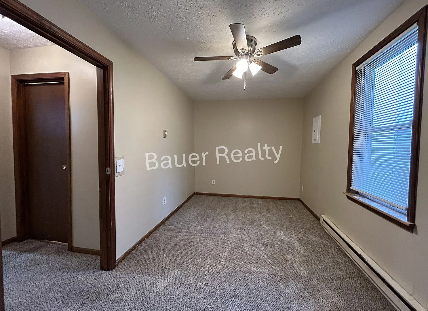 ad313 — Photo 4
