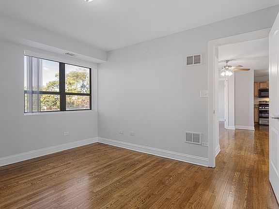5th image of 7616 N Marshfield Ave APT 306