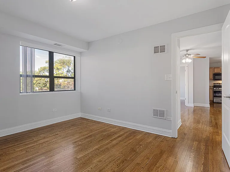 7616 N Marshfield Ave — Photo 29