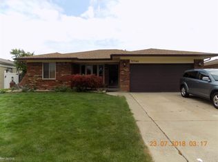 37740 Lois Dr, Sterling Heights, MI