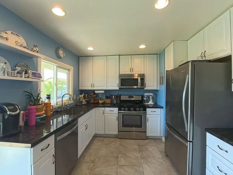 4352 Blueridge Dr — Photo 6
