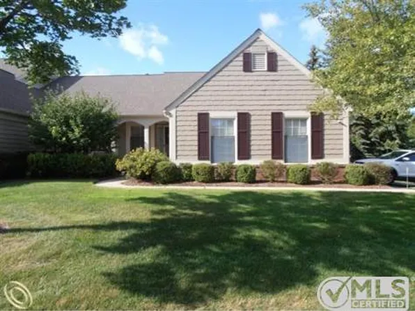 883 Tartan Trl #104, Bloomfield Hills, MI 48304