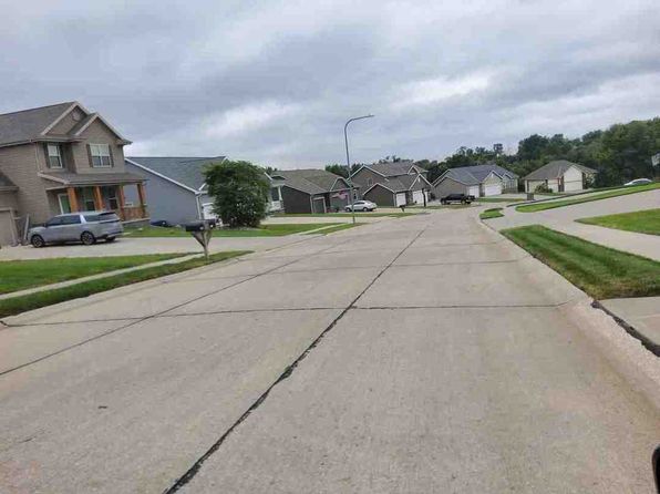 12072 Elmwood Dr, Bennington, NE 68007 view 3