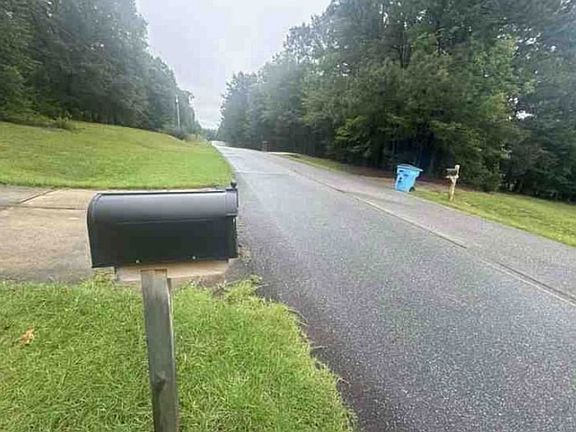 Exterior Neighborhood (street photo)