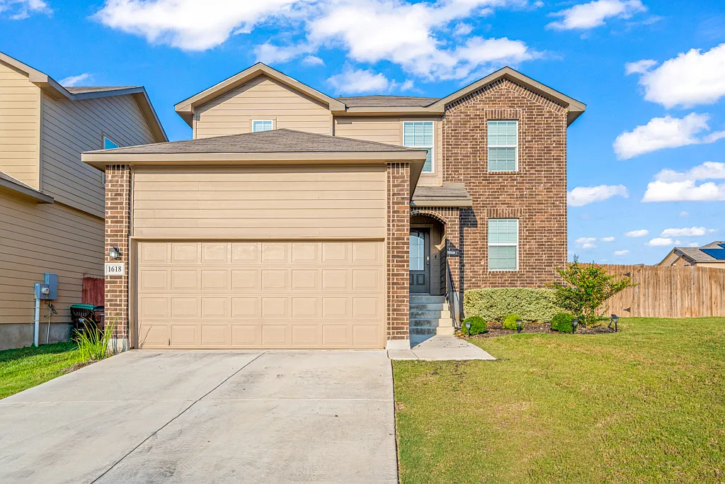 5 bed, 3.5 bath, 2679 sqft, $2,400 — Photo 1