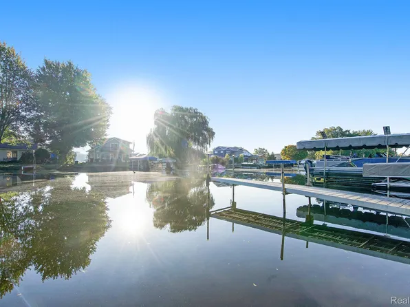 11109 Wynns Rd, Pinckney, MI 48169