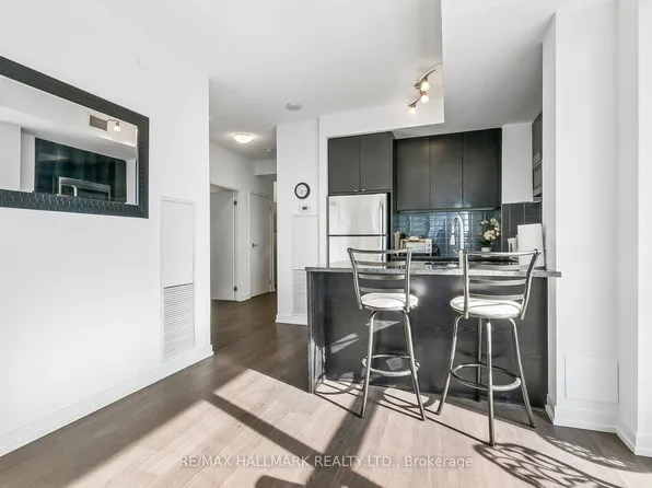 98 Lillian St #1212, Toronto, ON M4S 0A5