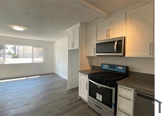 3rd image of 6121 Crenshaw Blvd #1