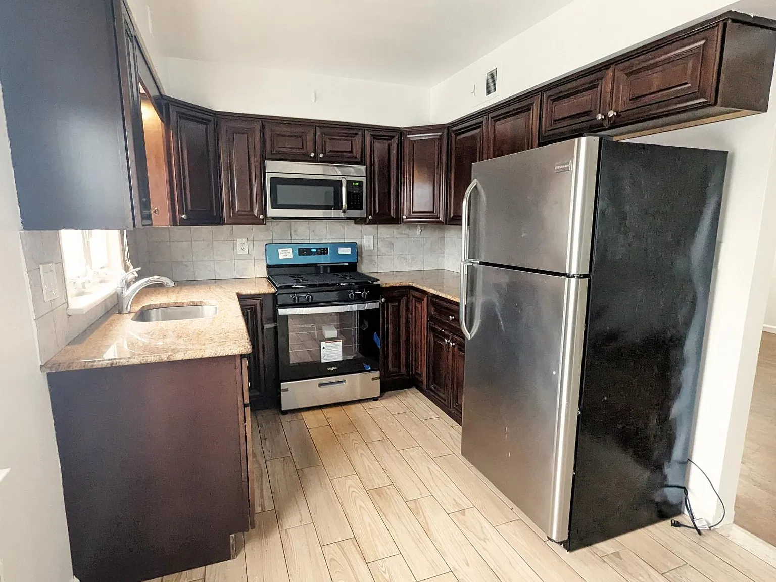 1 bed, 800 sqft, $2,100 — Photo 2