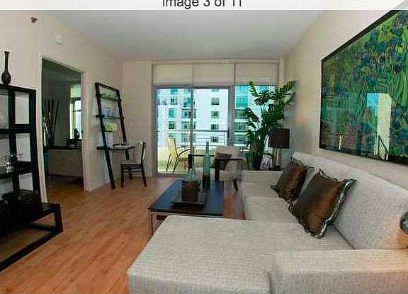 4th image of 425 W Beech St Unit 1553