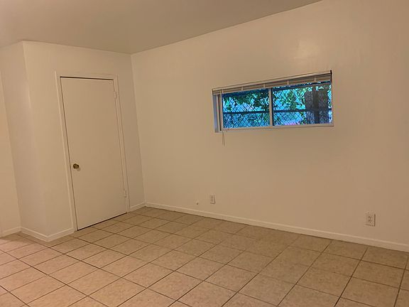 3rd image of 2403 Driscoll St #1/2