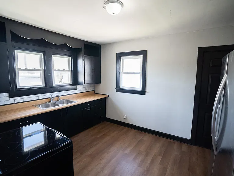 1144 Triplett St — Photo 9