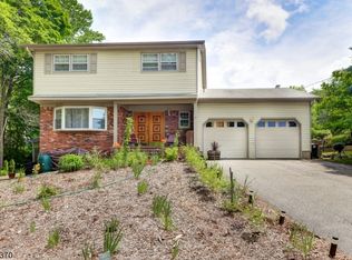 6 Glen Ct, Wanaque, NJ 07465