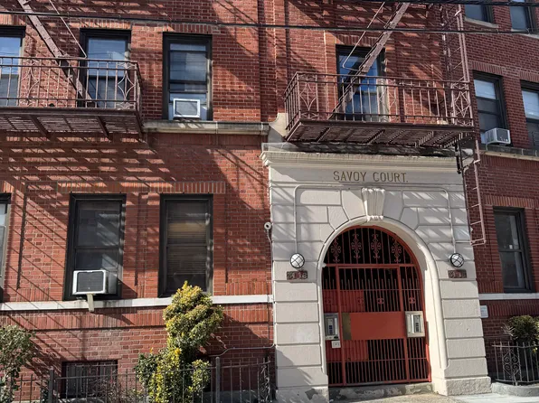 31-18 Crescent St APT 2D, Queens, NY 11106