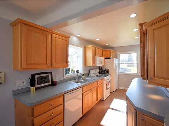 2nd image of 10861 Aaron Dr