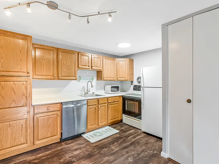 7 Glen Ave #11 — Photo 6