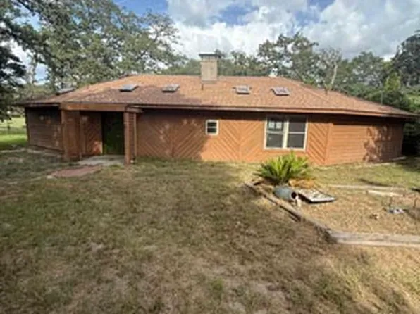 64 Golfview Dr, Hilltop Lakes, TX 77871