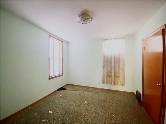 3rd image of 117 E Cliff St