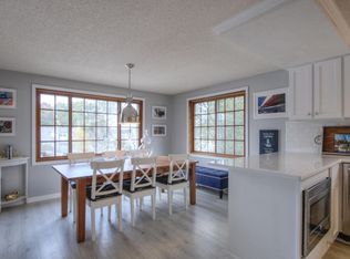 647 Hazel Ct, Fontana, WI 53125