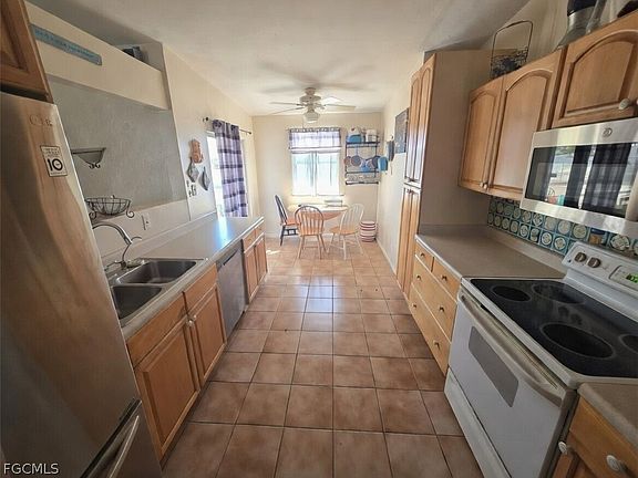 4th image of 518 Jacaranda Pkwy E